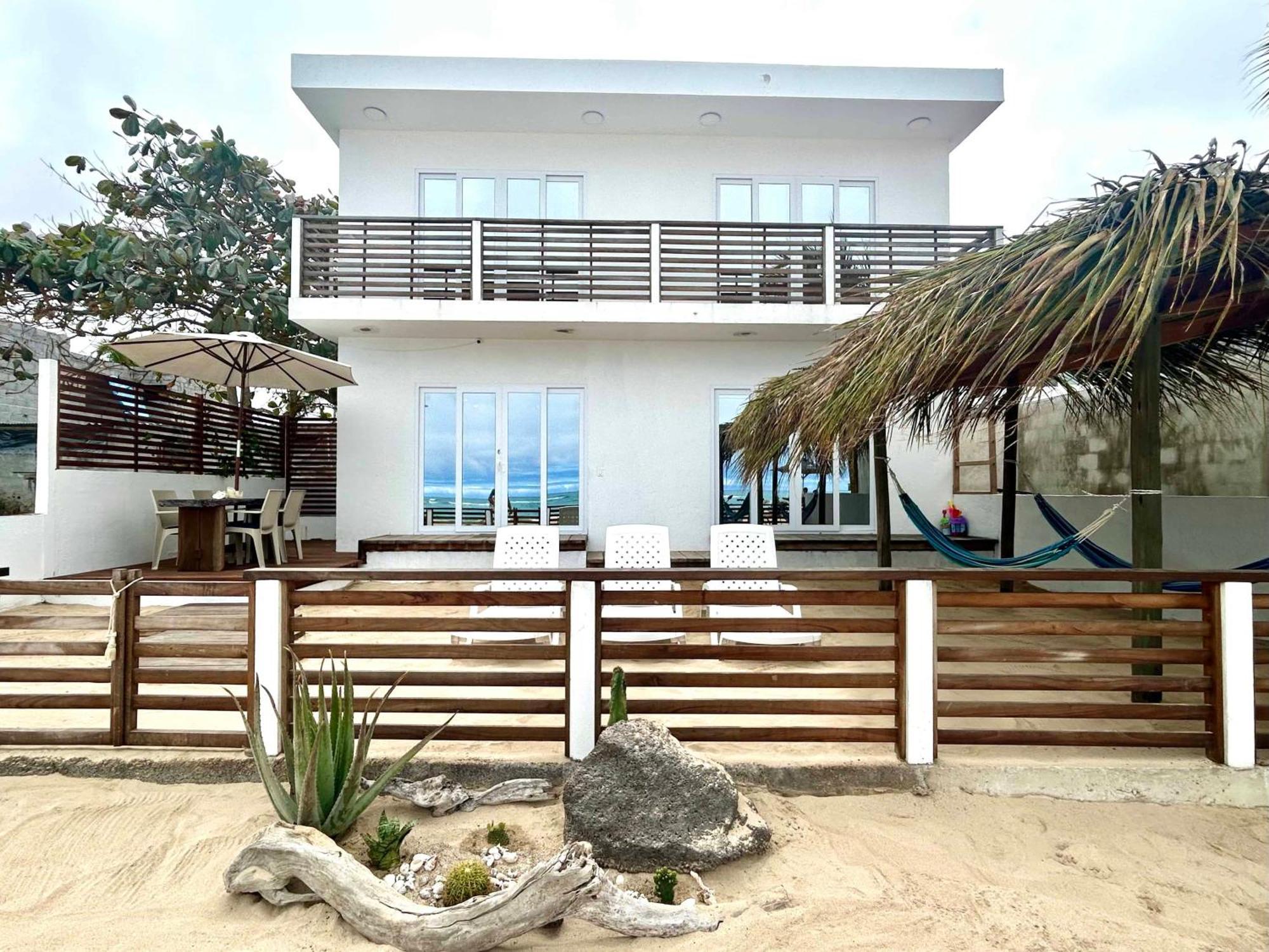 Yellow Heron House Puerto Villamil Esterno foto